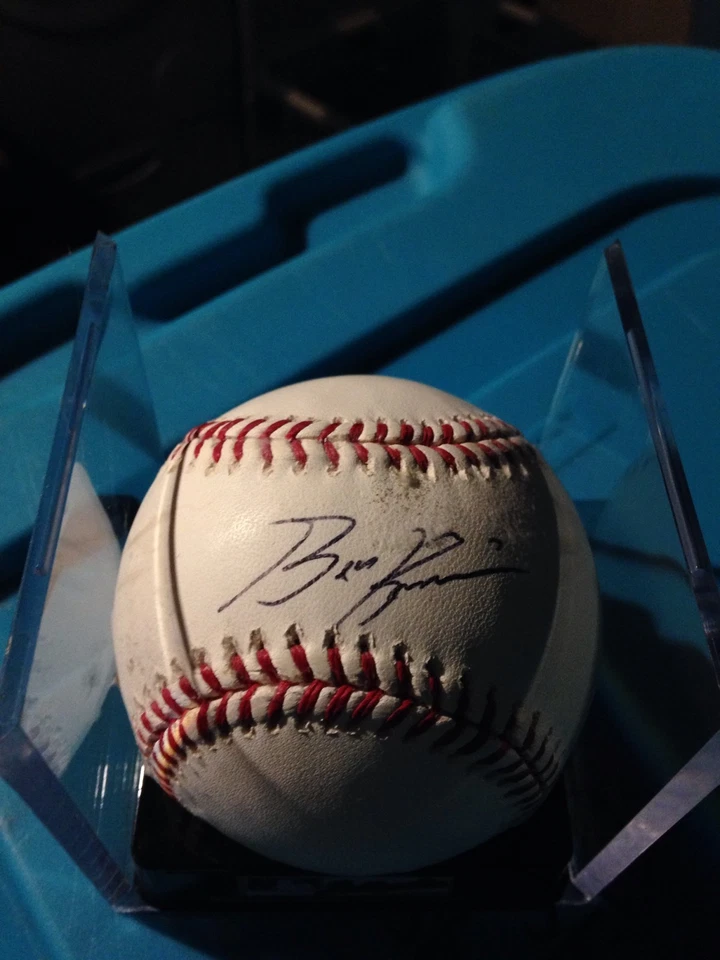 Bola de beisebol autografada por Ben Revere - Imagem 1 de 1
