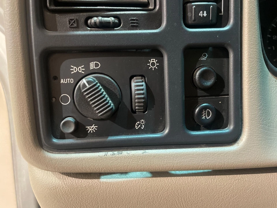 Interruptor de faros montado en el tablero Chevy Silverado 2500 2003-2007 Foto 1 de 1