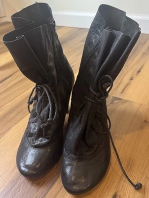 Irregular Choice 女式靴子 7.5 码黑色 — 第 1/4 张图片