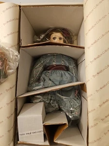 Bambola di porcellana The Hamilton Collection "Claire" - Foto 1 di 6