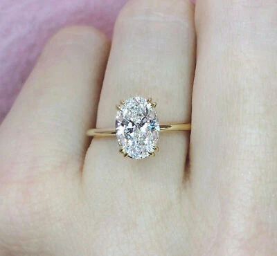 Anillo solitario de diamantes de corte ovalado de 1,78 quilates VVS1/D acabado en oro amarillo de 14 quilates Foto 1 de 4