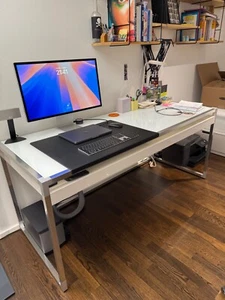 Ligne Roset Schreibtisch Contours - Hochglanzlack weiß, Rahmen Stahl glänzend - Bild 1 von 6