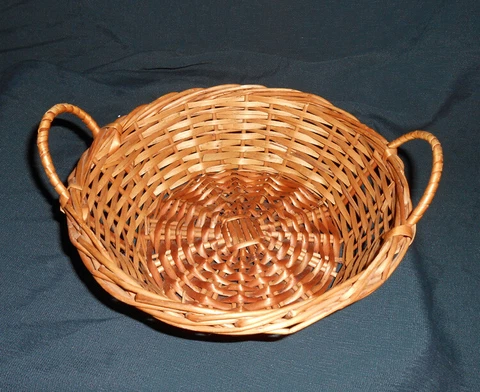 Round Wicker Bread Basket w/ Side Wing Handles 8 1/2" D. x 3" D Cover