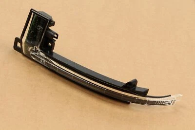 Freccia specchietto retrovisore esterno sinistro originale Audi Q3/RSQ3 8K0949101E - Immagine 1 di 4