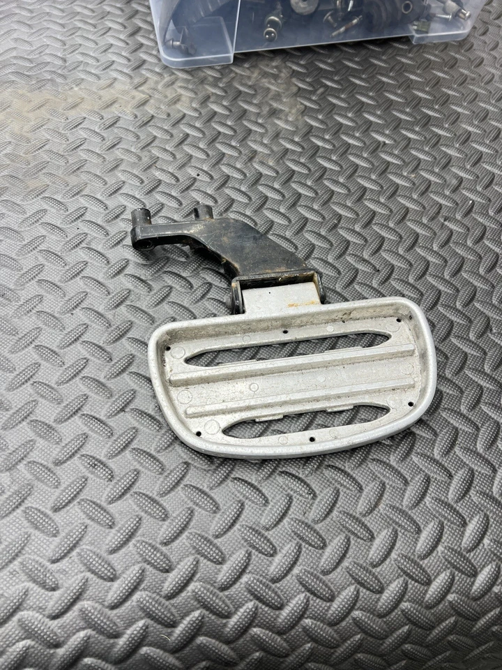 Yamaha Royal Star Tour Deluxe Venture S Rear Right Passenger Footrest Foot Board - Imagem 1 de 1