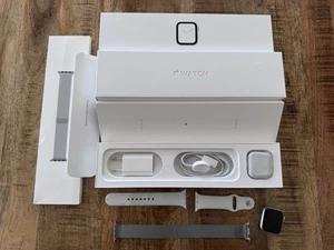 Apple Watch Series 4 GPS + Cellular 40mm + Silver Aluminium Case - Bild 1 von 16