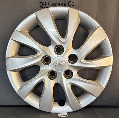 Tapacubos atornillable Hyundai Elantra 2011-2015 16" OEM 55568 Foto 1 de 4