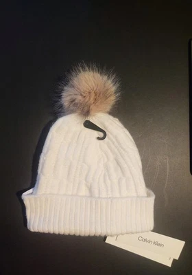 Nuevo con etiquetas Gorro Tabogán Calvin Klein para Mujer con Pom Pom Tejido Crema Foto 1 de 4