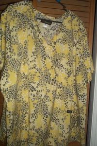 NWT WOMAN'S KOI BASICS BRAND SHORT SLEEVE SCRUB TOP SHIRT SIZE 5X RETAIL $29.00 - Picture 1 of 2