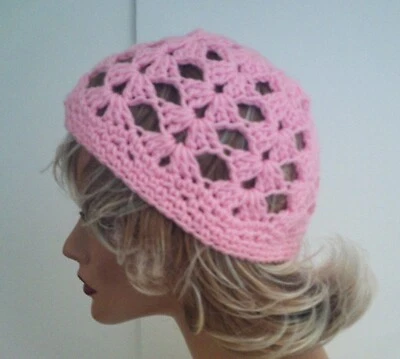 NUEVO GORRO ROSA TEJIDO ABIERTO HECHO A MANO BOINA CROCHET CALAVERA GORRA Foto 1 de 4