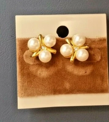 VINTAGE Fashion Earrings Gold Tone with Three Pearls - Image 1 of 2