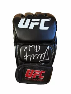 Merab Dvalishvili signierter UFC Handschuh Echtheitszertifikat Beweis Foto - Bild 1 von 4