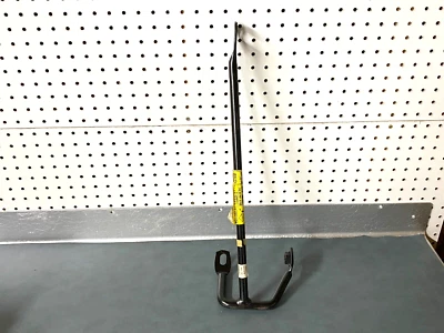 GM OEM NOS 15644916 RH Bumper Brace 1992-2000 GMC Yukon - Image 1 of 2