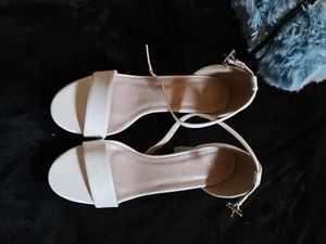 womens shoes white size 6.5 Heels - Picture 1 of 4