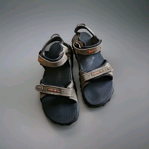 Sandali Nike Air ACG All Climate Gear da uomo taglia 7 donna taglia 8 5 marroni e neri con cinturino da trekking