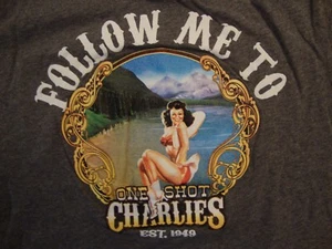 One Shot Charlies OSC Bar & Grill Pin Up Girl Souvenir grau T-Shirt Gr. M - Bild 1 von 4