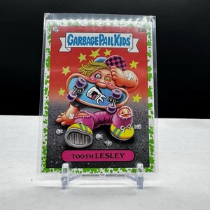 2024 Topps Garbage Pail Kids Tooth Lesley Green Card 23b - Foto 1 di 2