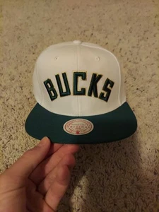 Mitchell & Ness Milwaukee Bucks Snapback Hat Cap White/Green - Picture 1 of 5