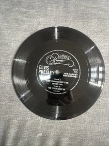 Elvis Presley 1964 Greeting To His British Fans 7” Floppy Single - Bild 1 von 2