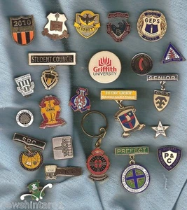 #D82. LOT OF 23 MOSTLY AUSTRALIAN SCHOOL RELATED METAL BADGES - Picture 1 of 1
