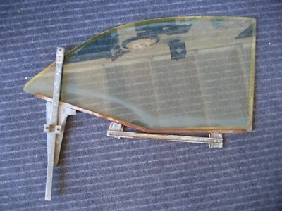 Buick Special Century 1957 puerta trasera derecha ventana canal de vidrio y pista guía  Foto 1 de 4