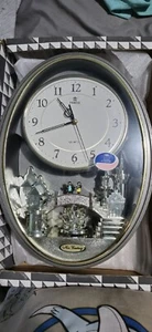 Reloj de pared Power Melodies in Motion ovalado New Century - Imagen 1 de 5