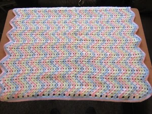 NEW MULTI COLOURED CROCHET BABY BLANKET SIZE 24" x 29". - Picture 1 of 1