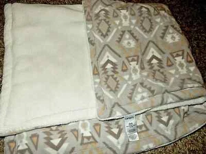 1A !WOW! Vintage Carter's AZTEC Gray Brown White Plush Fleece Baby Crib Blanket - Picture 1 of 3
