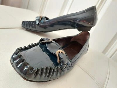 FENDI AZUL MARINO charol doble hebilla acento delantero plano. Wm Talla 40 Italia. Foto 1 de 4