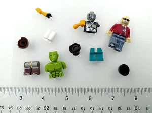 Bloc mixed Lot of Assorted Minifigures Parts, heads, legs, hands, hats and hair - Picture 1 of 3