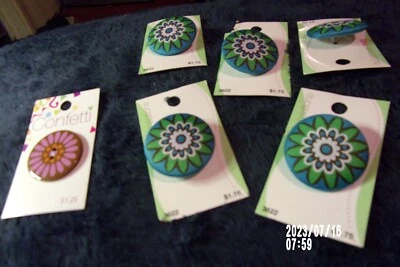 6-FABRIC COVERED BIG FLOWER BUTTONS SENSATIONS BY BLUMENTHAL, 5 same-1 itself - Image 1 of 4