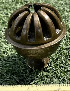 Handgravierter Messing Blumen Räucherstäbchenhalter - 2" Vintage Indischer Pomander - Bild 1 von 3