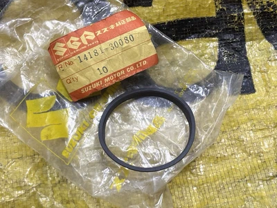 Suzuki DS250 RL250 RM500 TS250 Exhaust Pipe Gasket NOS Genuine Japan 14180-30080 - Imagem 1 de 3