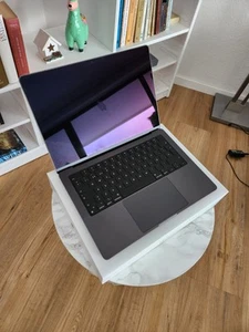 Apple MacBook M3 Pro 14 Zoll (512GB SSD, M3 Pro, 36GB) Laptop - Space Schwarz - Photo 1/13