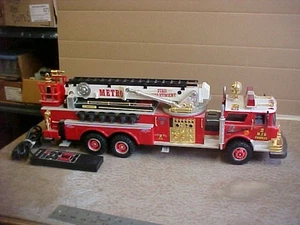 Vintage neuer heller Metro Feuerwehrauto Abteilung #2 Schnorcheltruck - 1/2 funktionsfähig - Bild 1 von 9