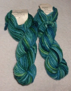 DESTASH 2er Set Hanks Sunwest Garne Farbe ist Pfau - Bild 1 von 2