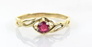 Petite Ruby Ring in 10k Yellow Gold .23 Carats Size 6.5 - Foto 1 di 6