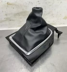 2015-2018 Mazda 3 MANUAL Transmission Shifter Bezel w/ Boot OEM - Foto 1 di 6