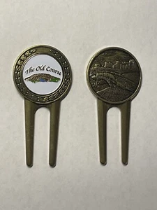 St. Andrews Old Course geätztes Divot-Tool & 1" Münze Golf Marker - Fife, Schottland - Bild 1 von 3