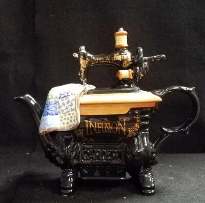 Paul Cardew Teapot The Quilted Sewing Machine Limited Edition Made In England - Image 1 of 4