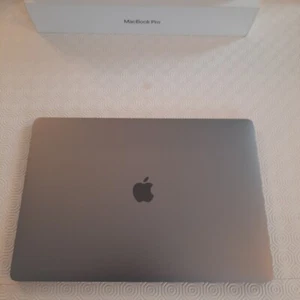 Apple MacBook Pro 16" (512GB SSD, Intel Core i7 9th Gen., 2.60 GHz, 16GB) Laptop - Picture 1 of 10