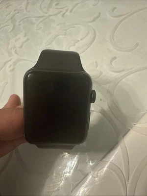 Apple Watch Series 3 GPS 38mm Cassa in Alluminio Grigio Siderale Cinturino... - Immagine 1 di 3