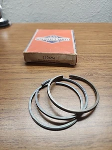 NOS BRIGGS & STRATTON# 290696 - SET OF PISTON RINGS - SIZE IS STANDARD - Picture 1 of 2