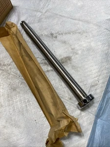 NOS Yamaha New OEM 70"S TX650 XS1 REAR AXLE  PEREFCT !   256-25381-00-00 # BID F - Picture 1 of 4