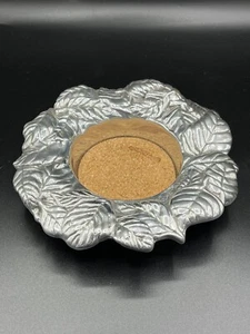 Posavasos de botella de vino de peltre diseño hoja vintage con fondo de corcho - Imagen 1 de 4