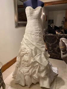 Art Couture Designer wedding dress. Size 12 silk oversized rose detailed skirt - Picture 1 of 5