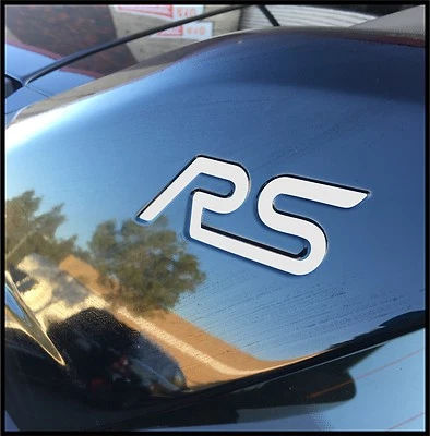 Adesivo embutido branco reflexivo Ford Focus RS para asa (2 por pedido) - Imagem 1 de 3