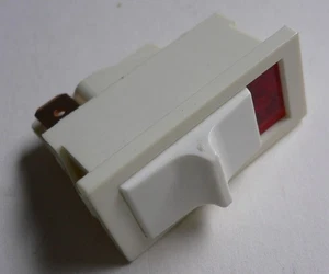 220V-Schiebeschalter Schalter 2 Positionen 3-Pin, 34 x 12 mm - beleuchtet - Bild 1 von 2