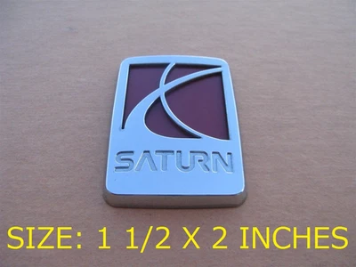 SATURN SL SL1 SL2 VUE ION EMBLEMA CROMADO LOGOTIPO EMBLEMA PLACA NOME USADO A47175 - Imagem 1 de 4