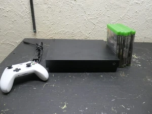 Microsoft Xbox One X 1TB Console Nera con Controller + 6 Giochi - Foto 1 di 8